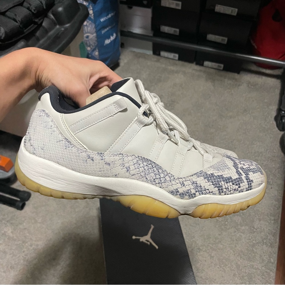 Jordan 11 Retro Low Light Bone Snakeskin Size 12 - Picture 3 of 11